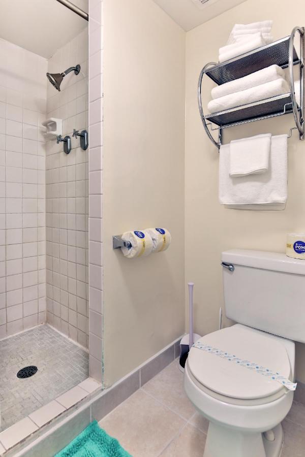 City View Studio With Pool Access In Aloha Surf! Гонолулу Екстер'єр фото